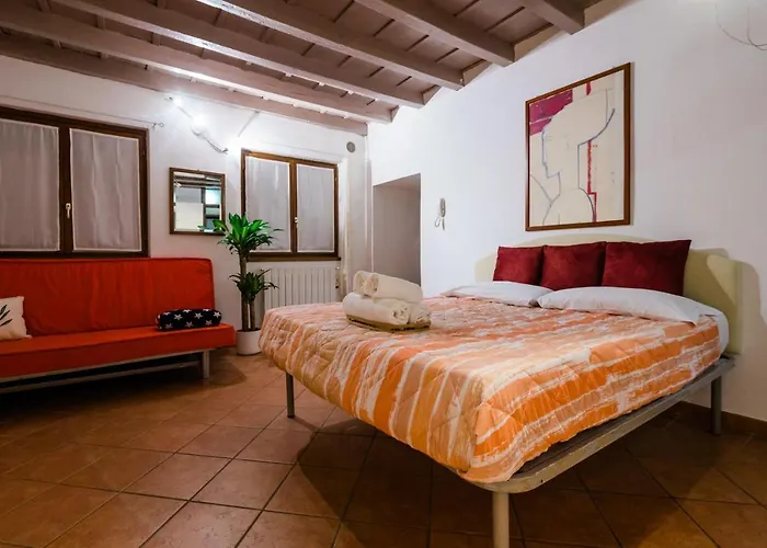 Daire Old Town Square *