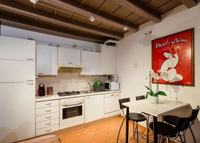 Old Town Square 아파트