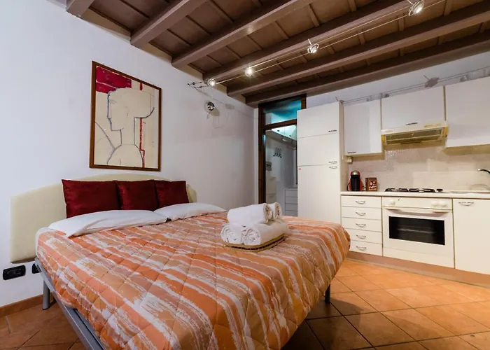 Daire Old Town Square *